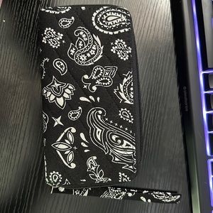 Black and White Paisley Women's Wallet